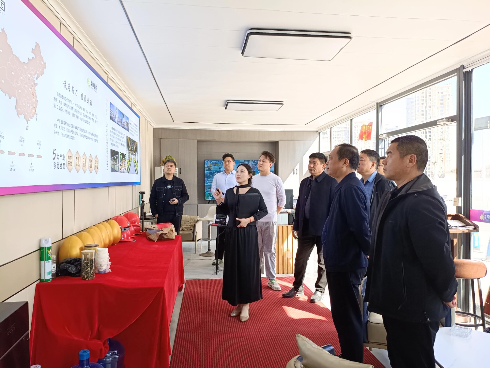 通許縣人大領(lǐng)導(dǎo)一行蒞臨【鼎鑫?幸福滙】項(xiàng)目視察 高度肯定民生工程建設(shè)?