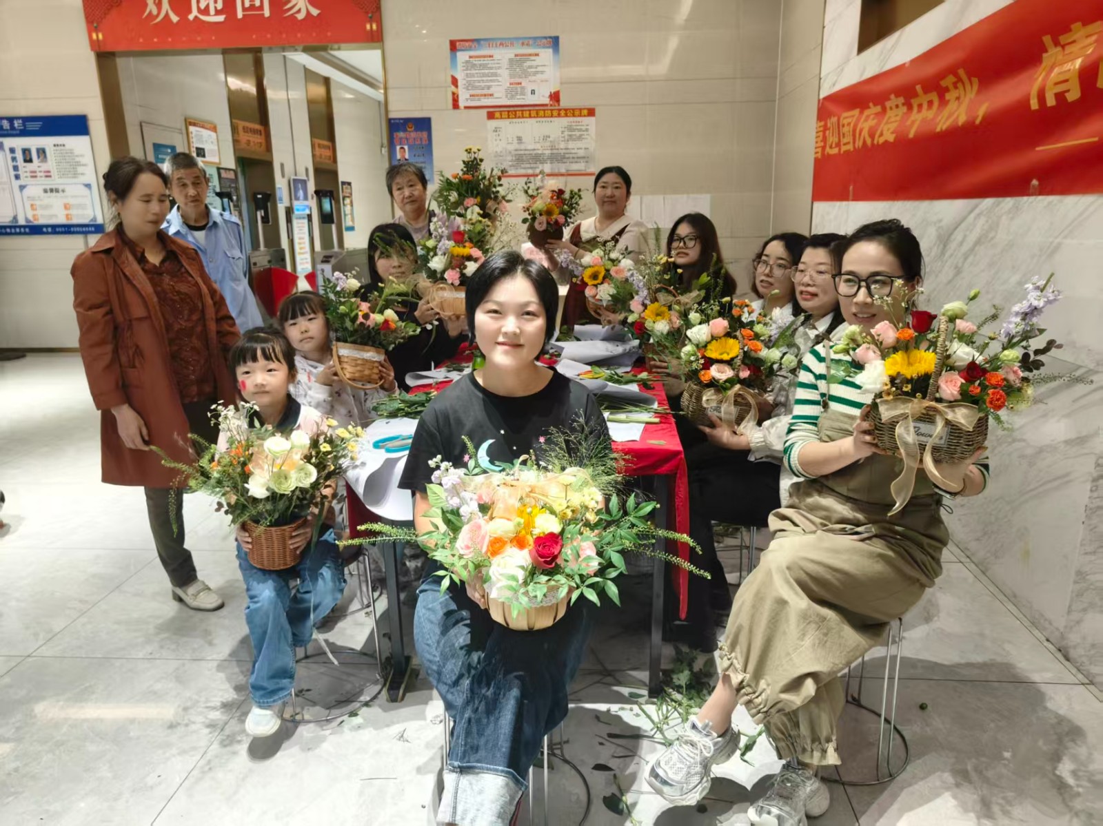 鼎鑫中心中秋插花映團(tuán)圓 愛國電影賀華誕